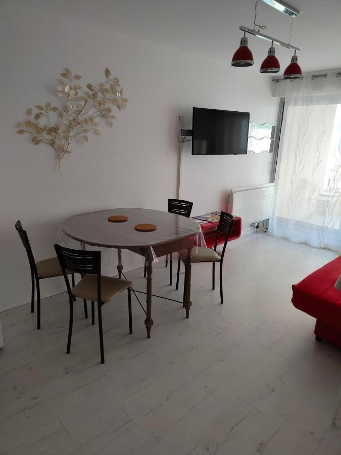 Appartement 2 Pieces Avec Une Grande Terrasse, 3 Etoiles, Wifi, Box Pour Vehicule Et Velos Les Sables-dʼOlonne Exterior foto